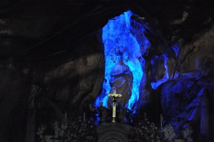 Pyhäkkö vuoren sisällä.