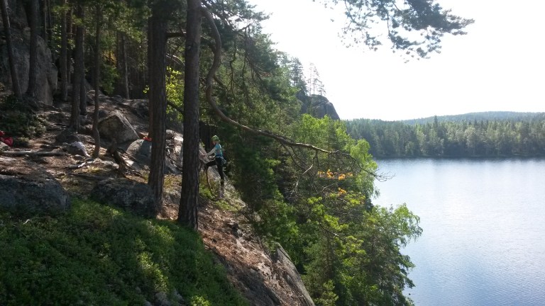 Paskantärkeä-sektorin yläankkureilla, reitit lähtevät suoraan alas oikealle kohti järven pintaa
