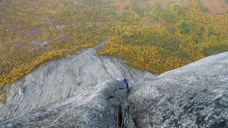 Reitillä oli ilmava tunne. Ei turhia tasanteita tai mitään ylimääräistä muotoa. Korkeutta tuli nopeasti kun kiipeäminen aloitettiin jo valmiiksi mäessä olevalta släbiltä. Alkuun pystyy vetämään hyvän matkaa vaikka simulina.