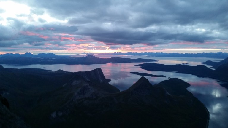 Toppaukset auringonlaskussa olivat reissun teema. Komeeta.