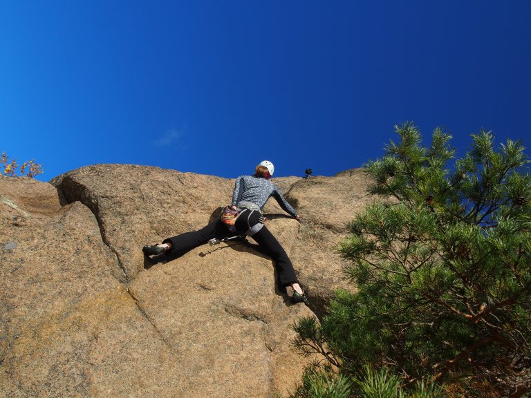 Leena menossa kovaa vauhtia kohti kameraa, reitillä Espresso.