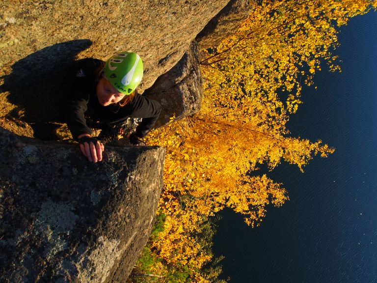 Ruska oli saaristossakin parhaimmillaan, ja varsinkin Riskeläisvuoressa oli kaunista.